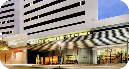 Fachada do Ibis Curitiba Shopping
