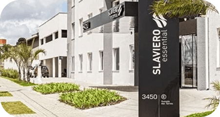 Fachada do Slaviero Hotel Curitiba Aeroporto